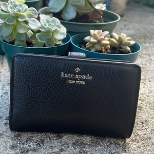 🔥NWT🔥 Kate spade ♠️ : black pebbles leather medium compact bifold wallet